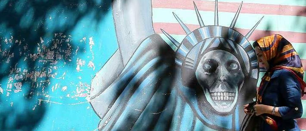 Verblasst die Geschichte? Ein anti-amerikanisches Graffiti vor der ehemaligen US-Botschaft in Teheran ist stiller Zeuge der angespannten Vergangenheit