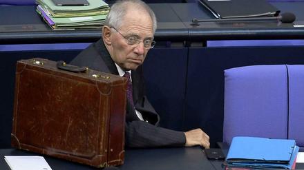 Einpacken: Bundesfinanzminister Wolfgang Schäuble will den Soli abschaffen.