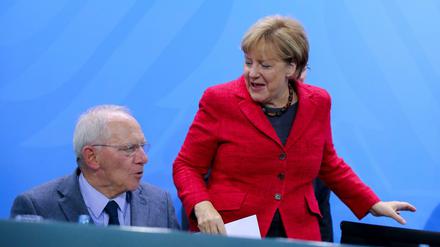 Bundesfinanzminister Wolfgang Schäuble (CDU) und Bundeskanzlerin Angela Merkel (CDU) 