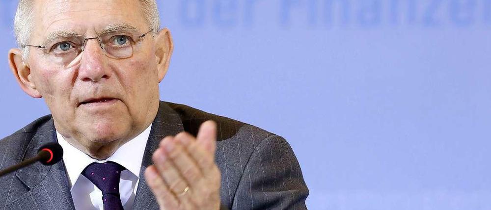 Ein Datenleck hat Steueroasen weltweit aufgedeckt und Steuersünder entlarvt. Bundesfinanzminister Schäuble bittet jetzt um die Daten.