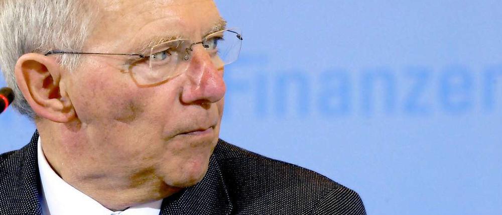Finanzminister Schäuble sucht nach weiteren Hilfsmöglichkeiten für das hoch verschuldete Griechenland.