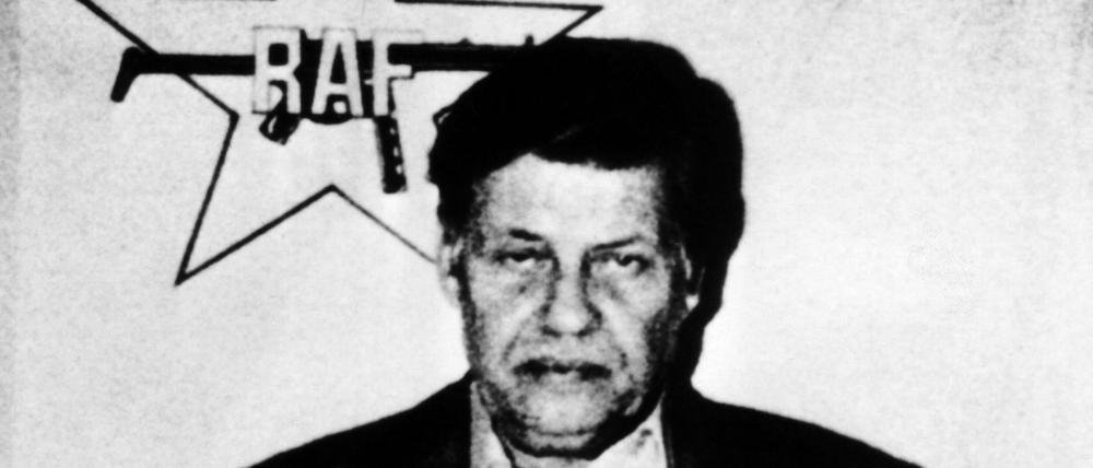 Ein Bild, das im Gedächtnis blieb: der entführte Arbeitgeberpräsident Hanns Martin Schleyer unter dem Logo der RAF.