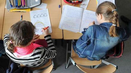 Homosexualität - meinetwegen. Aber bitte nicht als Thema in der Schule. In Baden-Württemberg empören sich mehr als 80 000 Bürger in einer Online-Petition gegen den Plan von Grün-Rot, dem Thema „Akzeptanz sexueller Vielfalt“ im Unterricht mehr Platz einzuräumen.