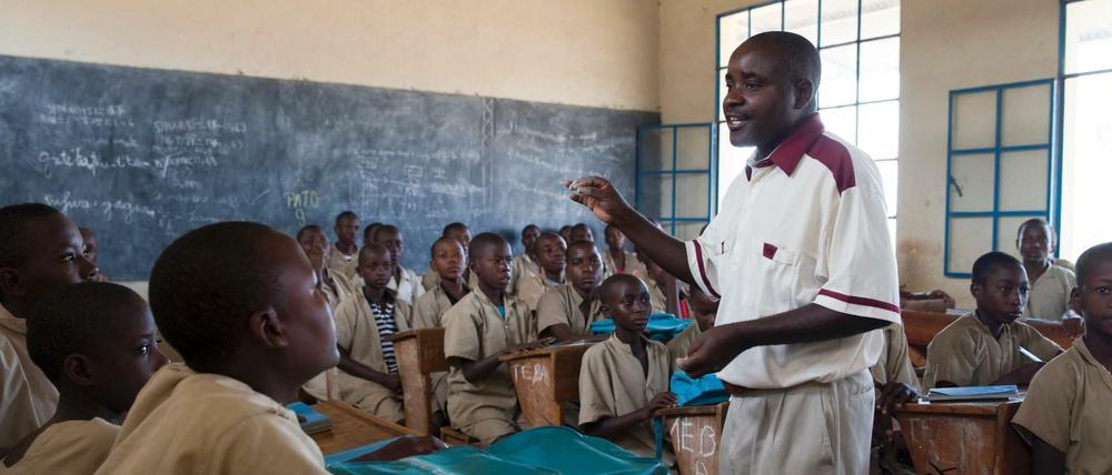 In einer Schule in Rumonge, im Süden von Burundi, nehmen Kinder am Unterricht teil. 