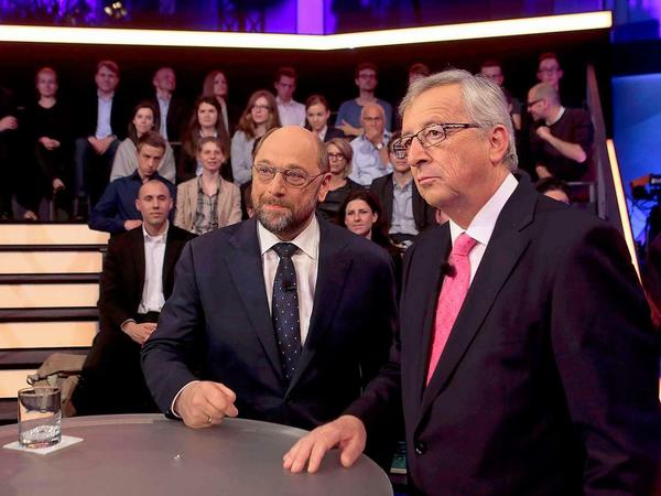 Jean-Claude Juncker, konservativer Spitzenkandidat bei der Europa-Wahl, und sein Kontrahent Martin Schulz (SPD, links) beim TV-Duell.