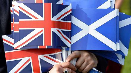 Die britische Flagge - und die schottische.