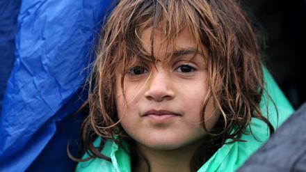 Noch nicht am Ende eines gefährlichen Weges: Syrisches Mädchen in Serbien.
