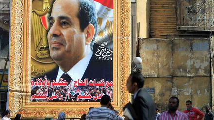 Der eigentliche Machthaber im Land will jetzt auch offiziell Präsident werden: Ägyptens Armeechef Al-Sisi.