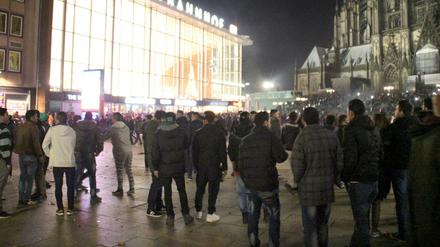 Der Vorplatz des Hauptbahnhofs in Köln am 31. Dezember 2015. 