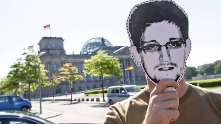Pro-Snowden-Demo vor dem Reichstag in Berlin.