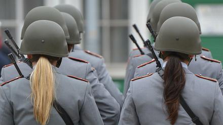 Geschlechterkampf. Viele Soldatinnen klagen dem neuen Wehrbericht zufolge über Diskriminierungen. Aus Angst vor Nachteilen gebe es allerdings häufig Hemmungen, solche Vorkommnisse zu melden.