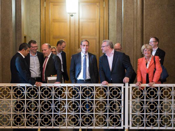 Strahlende Gesichter: Vertreter der Parteien SPD und CDU trafen sich nach der Wahl zu ersten Sondierungsgesprächen. 
