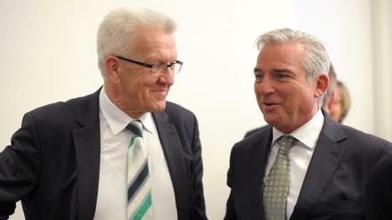 Baden-Württembergs Ministerpräsident Winfried Kretschmann und Thomas Strobl (r), Landesvorsitzender der CDU. 