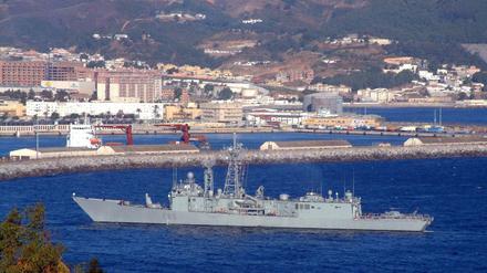 Ein Foto aus dem Hafen von Ceuta aus dem Jahre 2002. Hier ein Spanisches Schiff. 