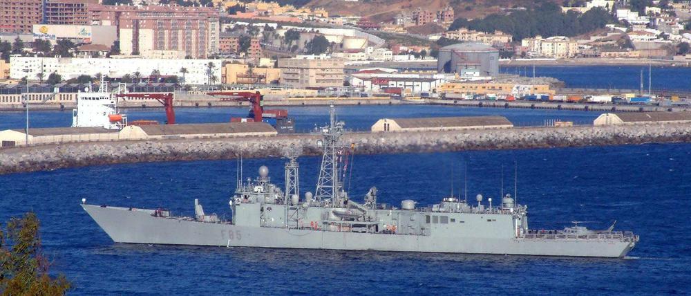 Ein Foto aus dem Hafen von Ceuta aus dem Jahre 2002. Hier ein Spanisches Schiff. 