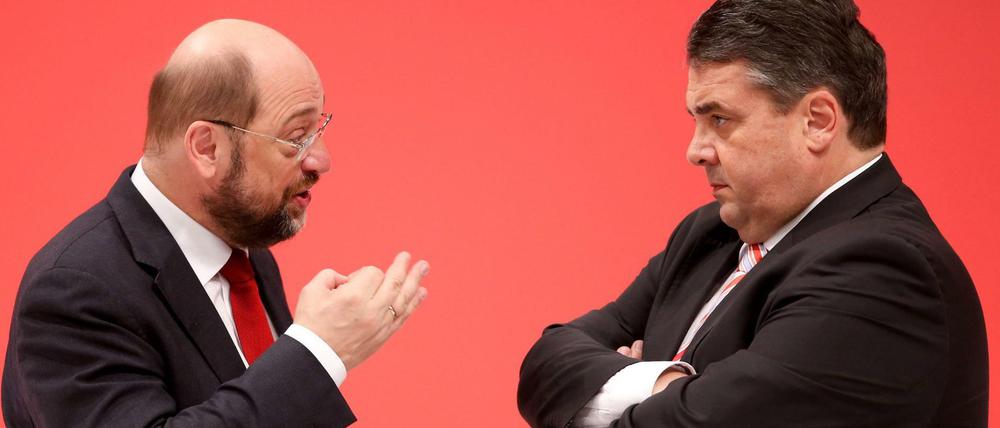 Wer wird Kanzlerkandidat für die SPD? Ob Sigmar Gabriel (rechts) gegen Angela Merkel bei der Bundestagswahl 2017 antreten wird, ist noch nicht ausgemacht. Martin Schulz hält sich bedeckt.