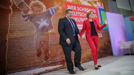 SPD-Parteichef Sigmar Gabriel und die rheinland-pfälzische Ministerpräsidentin Malu Dreyer auf dem Perspektivenkongress der SPD in Mainz. In Rheinland-Pfalz steht im März die nächste, für die SPD wichtige Landtagswahl an. 