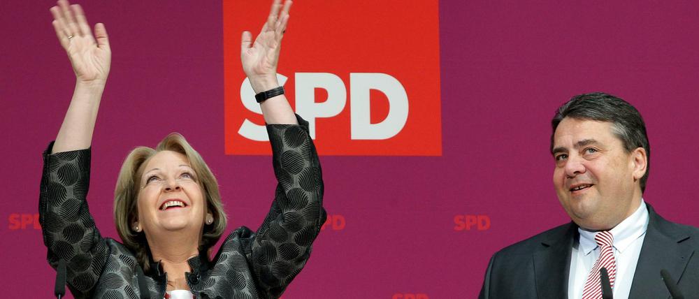 Zwei, die sich laut Hannelore Kraft heftig fetzen, aber auch mögen: Die NRW-Ministerpräsidentin und SPD-Chef Sigmar Gabriel.