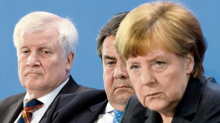 CSU-Chef Horst Seehofer (l-r), SPD-Chef Sigmar Gabriel (SPD) und Bundeskanzlerin Angela Merkel (CDU). 