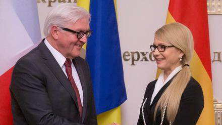 Außenminister Frank-Walter Steinmeier (SPD) trifft in Kiew auch mit der Oppositionspolitikerin und Fraktionsvorsitzenden Julia Timoschenko zusammen.