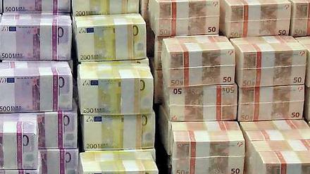 5,9 Milliarden Euro mehr Steuereinnahmen einstellen als bisher geplant: Bund, Länder und Gemeinden können erstmals mit mehr als 600 Milliarden Euro rechnen.