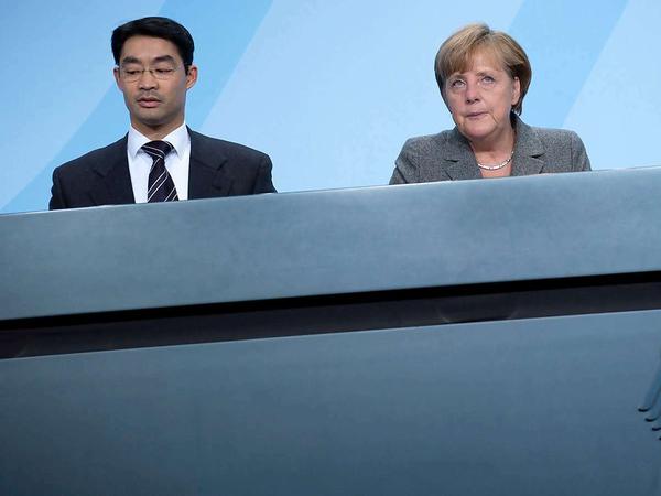 Alle gemeinsam, jeder für sich. FDP-Chef Rösler, Kanzlerin Merkel und CSU-Chef Seehofer (v. l.) verkünden ihre Pläne zur Entlastung der Bürger.