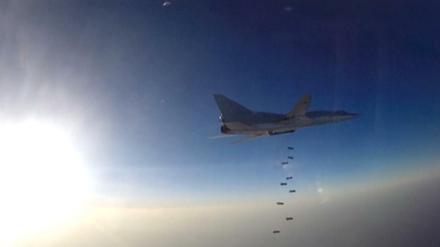 Russische Luftwaffe wirft Bomben über Syrien ab. 