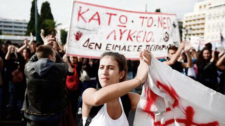 Studenten protestieren in der griechischen Hauptstadt Athen gegen Sparmaßnahmen im Bildungsbereich. 