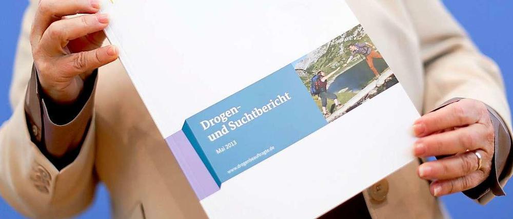 Der aktuelle Suchtbericht der Bundesregierung, vorgestellt am 29.05. von der Drogenbeauftragten Mechthild Dyckmans.