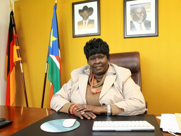 Sitona Abdalla Osman hat die Botschaft des Südsudan aufgebaut. Sie ist die erste Botschafterin des jüngsten Landes der Welt, das erst seit 2011 unabhängig ist. 