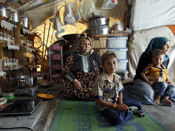Eine syrische Familie im Flüchtlingslager Akcakale im Südosten der Türkei.