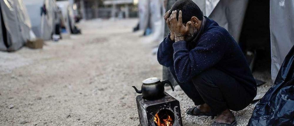 Ohne Hoffnung, ohne Perspektive: Syrische Flüchtlinge in einem Aufnahmelager an der türkischen Grenze.