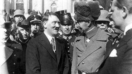 Reichskanzler Adolf Hitler und der deutsche Kronprinz Wilhelm von Preußen am "Tag von Potsdam".