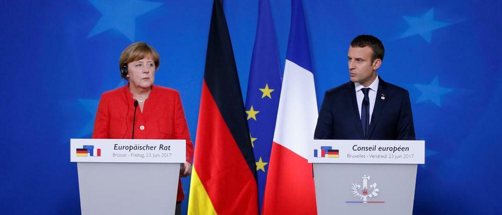 Kanzlerin Angela Merkel und Frankreichs Präsident Emmanuel Macron am Freitag bei ihrer gemeinsamen Pressekonferenz.