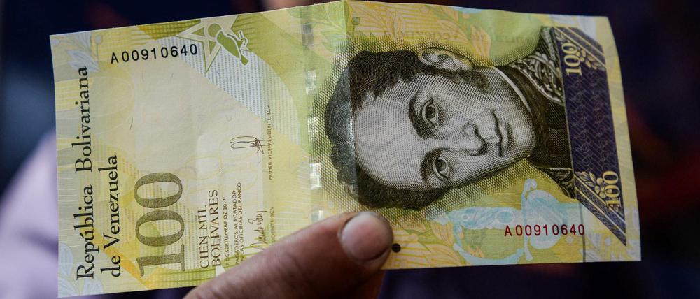 Eine 100.000-Bolivar-Banknote.