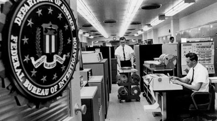 Alles im Blick. Vor allem in den 1950er und 60er Jahren wurden immer wieder Vorwürfe gegen das FBI laut.