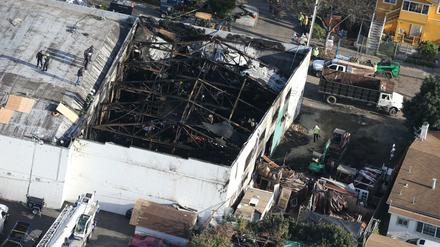 Das ausgebrannte "Geisterschiff" in Oakland. 