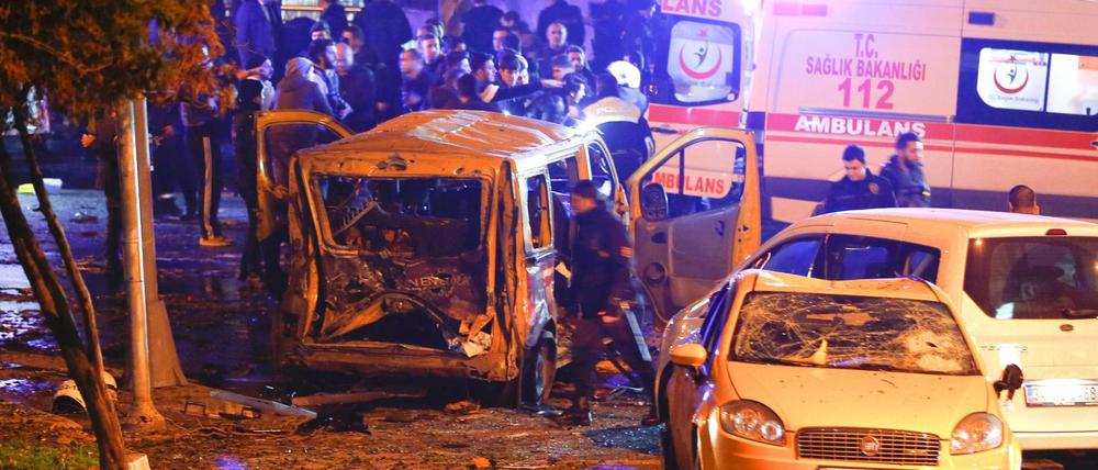 Schwer beschädigte Autos in Istanbul.