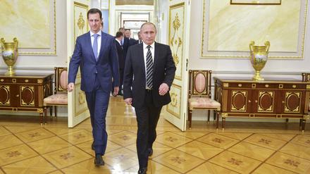 Russlands Präsident Putin (rechts) unterstützt Syriens Machthaber Assad.