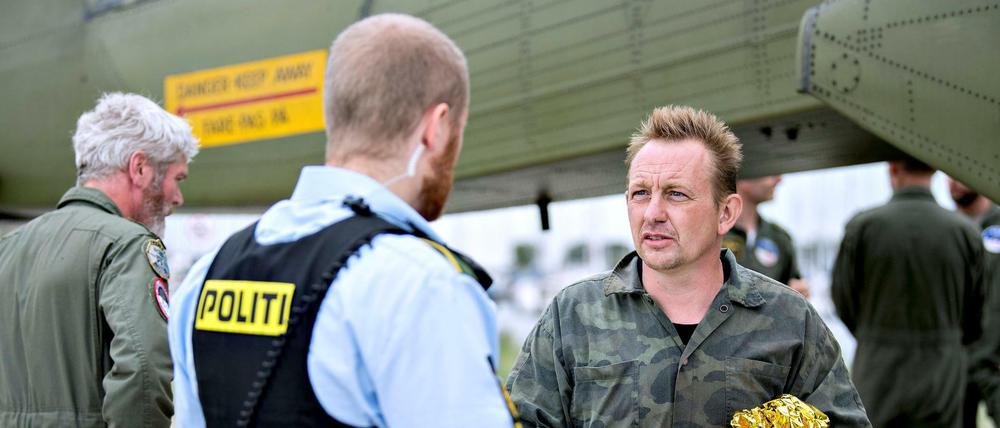 Der dänische U-Boot-Besitzer Peter Madsen wird von der Polizei befragt. 