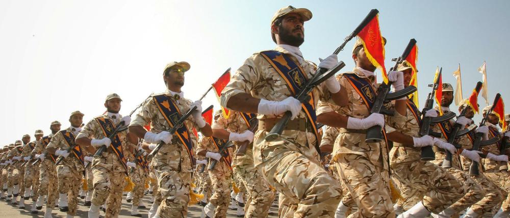 Große Schlagkraft. Schätzungen zufolge haben Revolutionsgarden als eigenständige iranische Eliteeinheit mehr als 120.000 Mann unter Waffen haben.