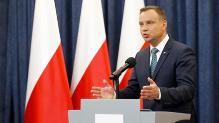 Polens Präsident Andrzej Duda begründet sein Veto gegen die Justizreform bei einer Pressekonferenz.