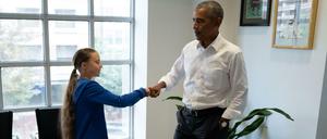 Former US President Barack Obama (R) meets with Swedish Environmental activist Greta Thunberg at the Obama Foundation headquarter in Washington DC on September 16, 2019. - Thunberg will attend the Youth Climate Summit at the UN in New York on September 21, followed by the UN Climate Action Summit on September 23 convened by the Secretary-General Antonio Guterres to find ways for countries to reduce their greenhouse gas emissions in line with the Paris Agreement. (Photo by - / various sources / AFP) / RESTRICTED TO EDITORIAL USE - MANDATORY CREDIT "AFP PHOTO / THE OBAMA FOUNDATION" - NO MARKETING - NO ADVERTISING CAMPAIGNS - DISTRIBUTED AS A SERVICE TO CLIENTS