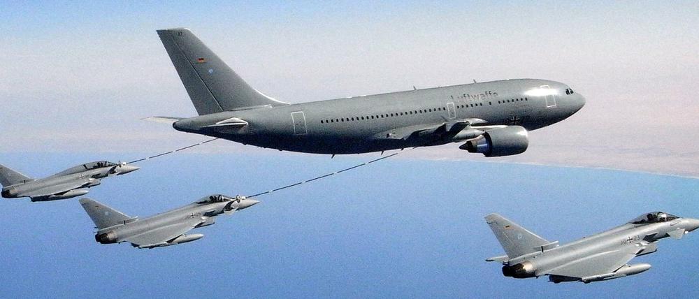 Mit einem solchen Tankflugzeug vom Typ Airbus A310 unterstützt die Bundeswehr den Kampf gegen den IS.