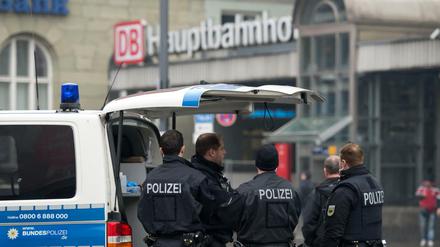 In München waren zu Silvester der Hauptbahnhof und der Bahnhof in Pasing wegen Hinweisen auf bevorstehende Anschläge vorübergehend geschlossen worden.