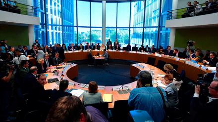 Der Innenausschuss des Bundestags vor Beginn seiner Sondersitzung zur Bamf-Affäre. 
