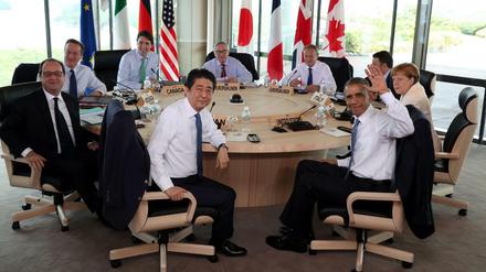 Arbeitssitzung der Staats- und Regierungschefs der G7 mit EU-Vertretern in Japan. 