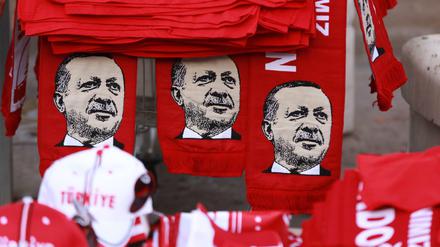Der Schal für den Erdogan-Fan. 