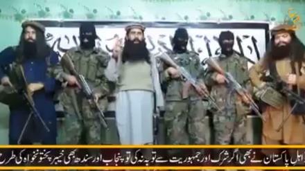 Der Screenshot eines Videos zeigt pakistanische Taliban mit ihrem Anführer Khalifa Umar Mansoor (Mitte). Die Menschenrechtsorganisation Human Right Watch wirft den afghanischen Taliban vor, Kinder zu rekrutieren.