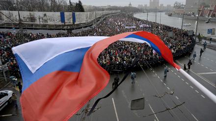 Mit dem Mord an Nemzow sei in Russland ein neues Zeitalter angebrochen - warnt die Publizistin Julia Latynina.